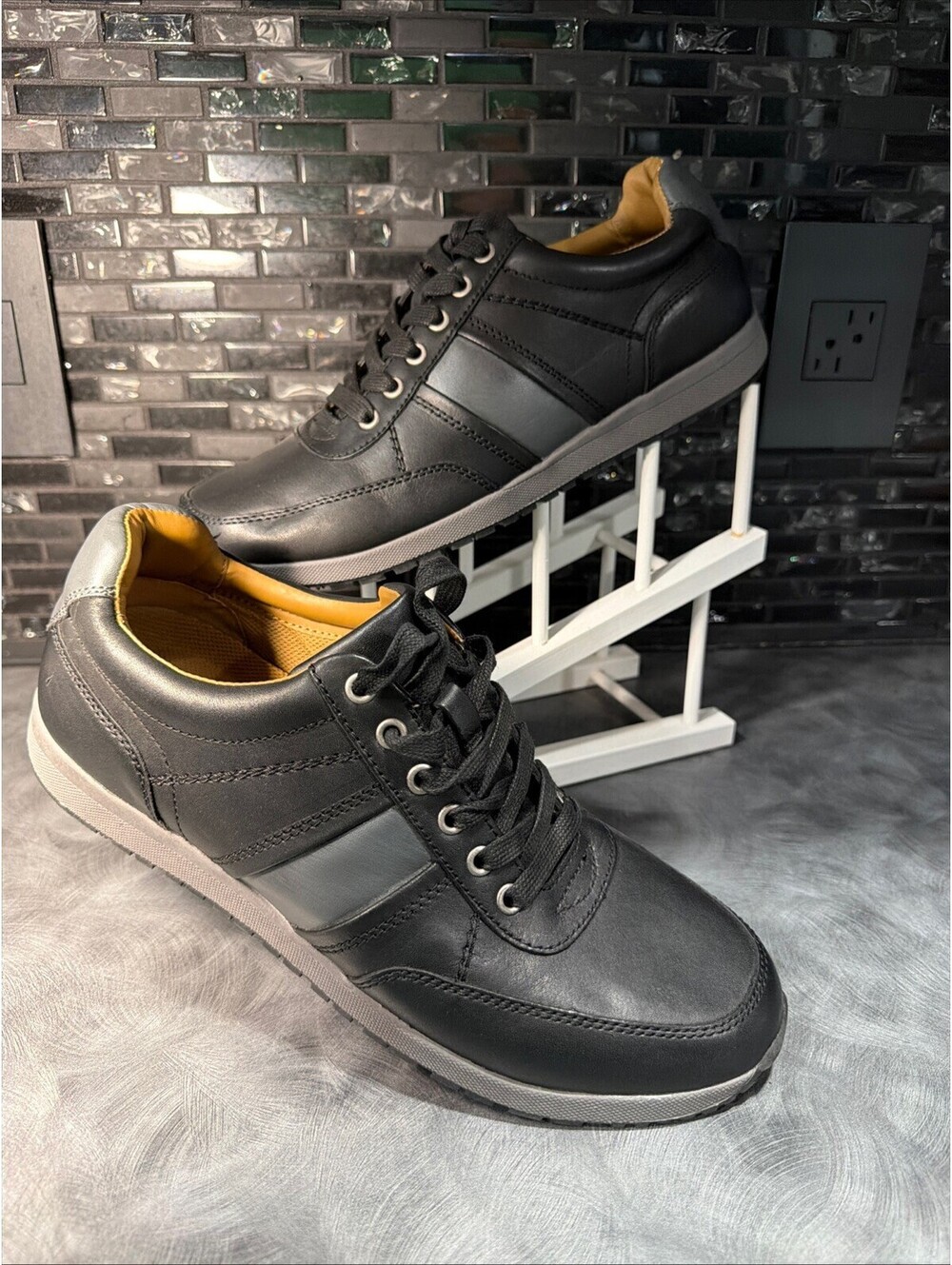 GH Bass & Co Devin Men's Leather Shoes Black with Black stripes Size 11 NEW